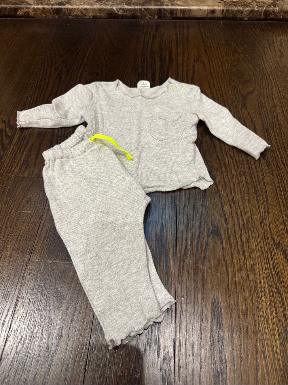 Egg by Susan lazar Kids Neutral Gray Soft Knit Set with Neon Drawstring